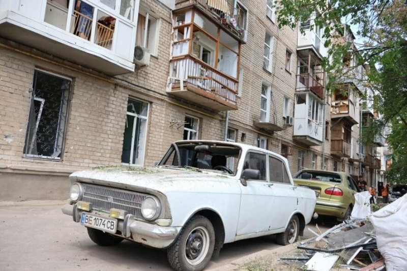 Наслідки авіаційного удару по Миколаєву, - ФОТОРЕПОРТАЖ