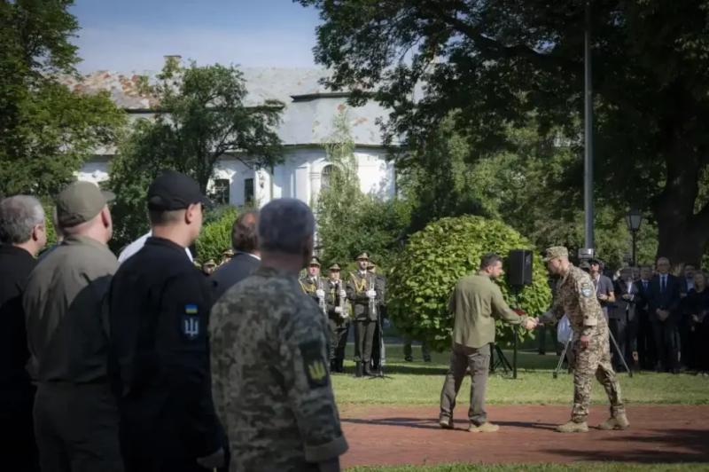 Президент України нагородив військового з Полтавщини орденом “Золота зірка”