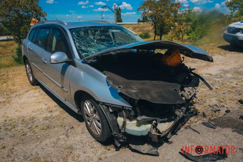 У Дніпрі на Гаванській Toyota виїхала на зустрічну та зіткнулась з Renault: рух ускладнений, постраждали водії