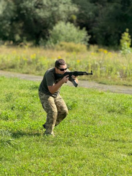 У Луцьку молодь вчили захищати незалежність України під час військового таборування