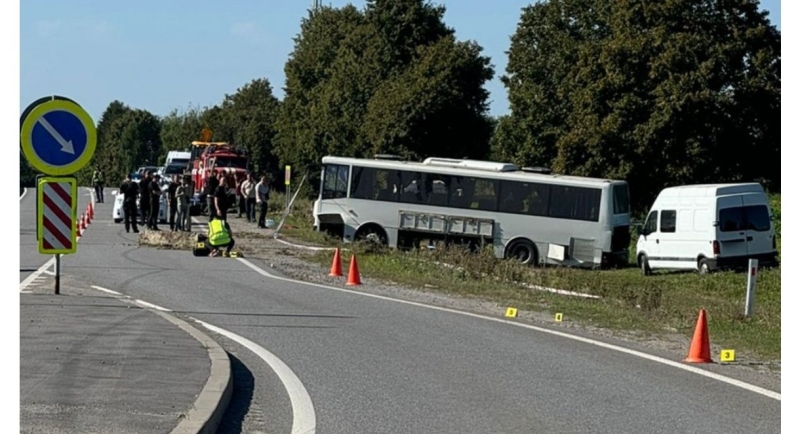 В автобусі, який перевернувся - були діти військових: з'явилися подробиці смертельної аварії (ФОТО, ВІДЕО)