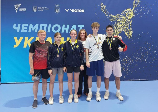 Бадмінтоністи з Дніпра виграли 8️ медалей на Чемпіонаті України U19