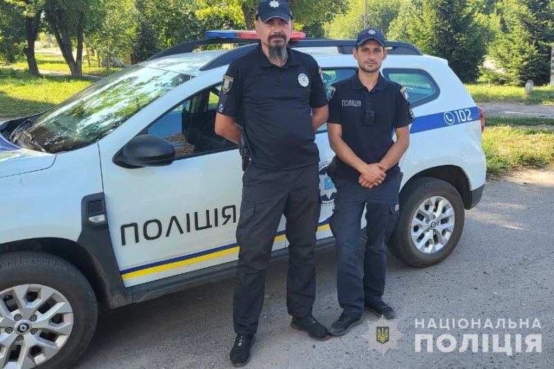 Білопільські правоохоронці врятували життя чоловіку, вийнявши того з петлі