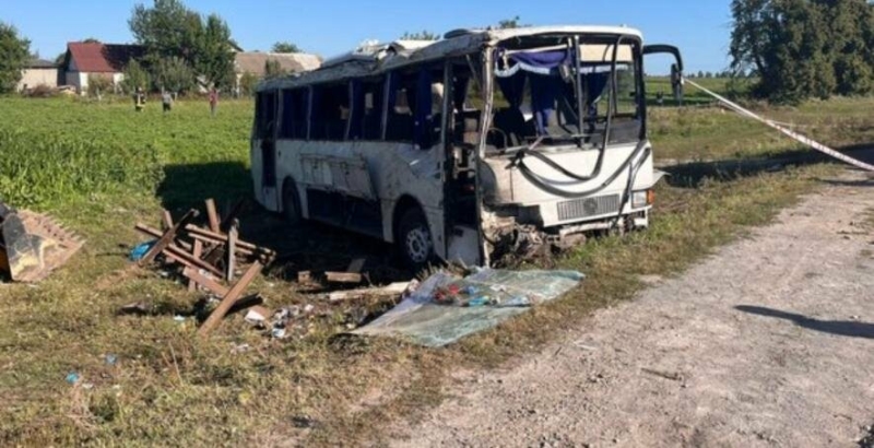 В автобусі, який перевернувся - були діти військових: з'явилися подробиці смертельної аварії (ФОТО, ВІДЕО)