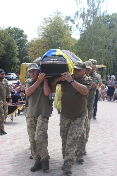 На Семенівщині попрощалися із загиблим на війні військовим