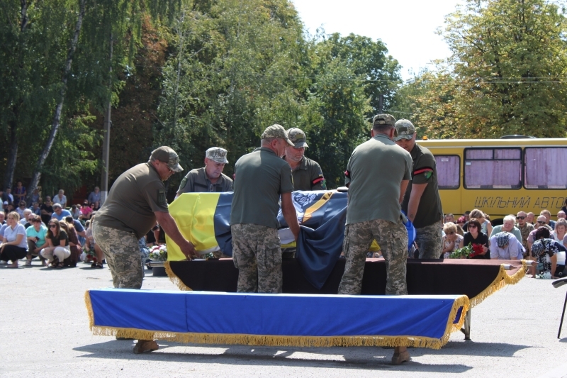 На Семенівщині попрощалися із загиблим на війні військовим