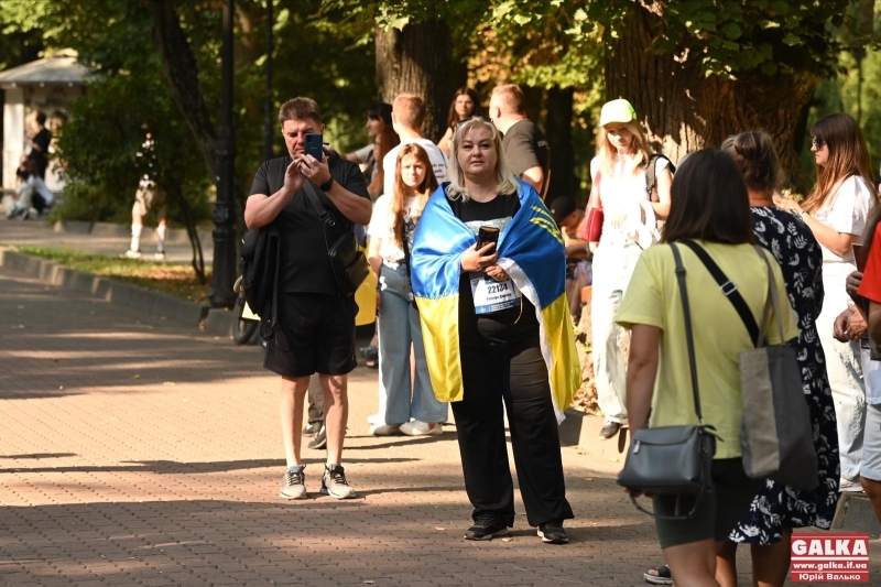 Шаную воїнів, біжу за Героїв України: сотні франківців взяли участь у всеукраїнській акції (ФОТО)