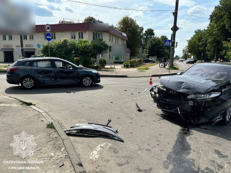 У Сумах водій поїхав на червоне світло і вчинив аварію