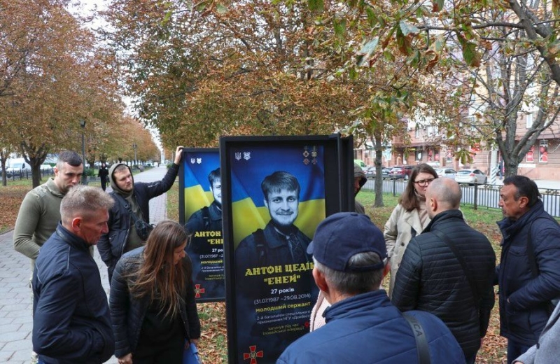 Встановлення пам’ятних щитів: УЖКГ відхилило дешевшу пропозицію в 500 тис. грн, бо хоче, щоб на Каштановій алеї працювала великогабаритна техніка