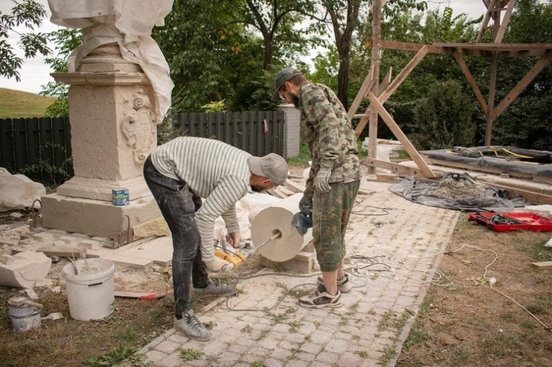 На Львівщині відреставрували барокову скульптуру авторства школи Пінзеля