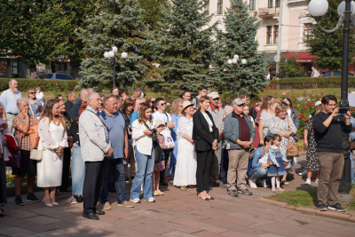 Пролунала легендарна «Червона рута»: у Чернівцях відбулося Свято української пісні - фото та відео