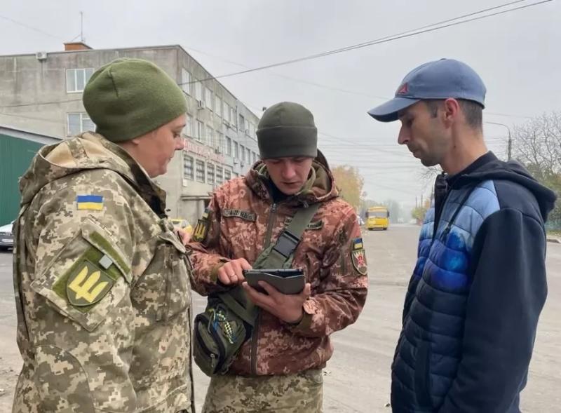 Масові облави ТЦК: де і як вручатимуть повістки під час мобілізації