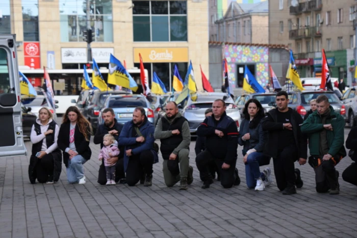 У Луцьку провели в останню дорогу воїна Віктора Каленика, який загинув у Курській області