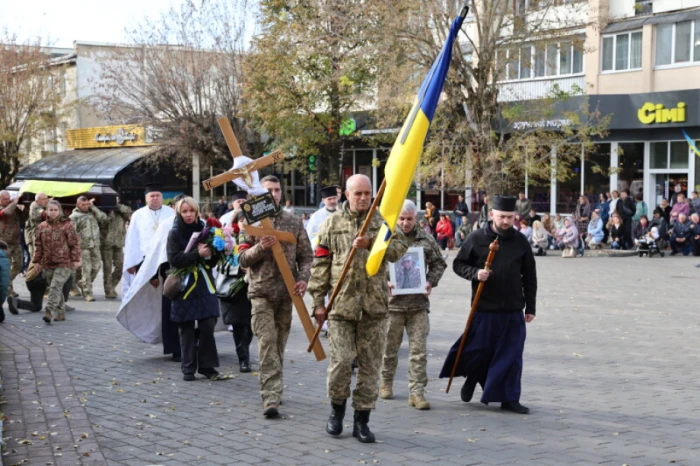 У Луцьку провели в останню дорогу воїна Віктора Каленика, який загинув у Курській області