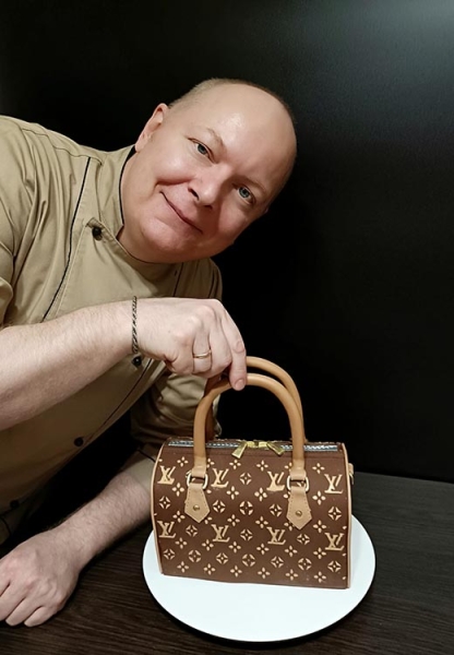 Відомий кондитер із Дніпра створив солодку репліку від Louis Vuitton