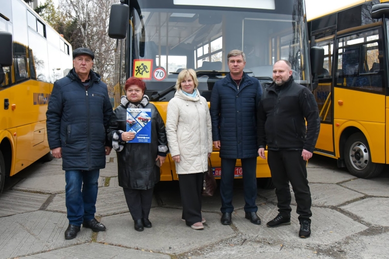 Нові шкільні автобуси отримали ще 10 громад Полтавщини