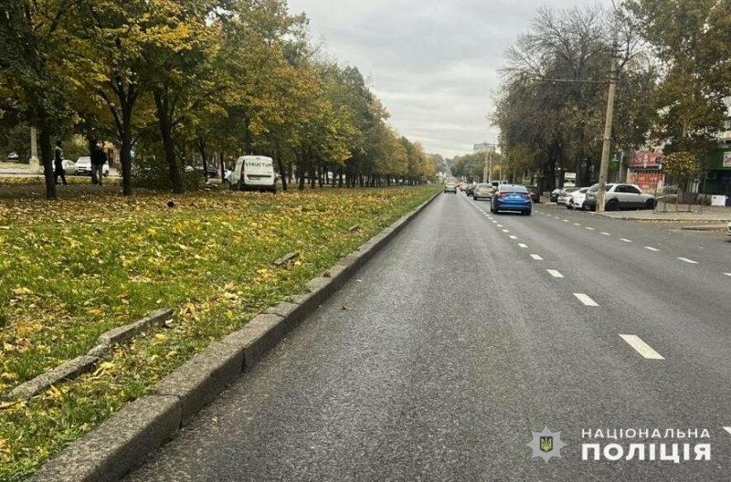 У Миколаєві авто врізалось у дерево: водій загинув, - ФОТО