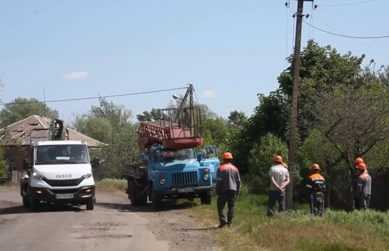 «Потрібно залишатися людиною». Як жителі прифронтових громад роками виживають без електроенергії