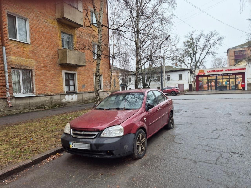 З вулиць Полтави роками не прибирають покинуті автівки: які рішення для цього ухвалюють міськради в інших громадах України