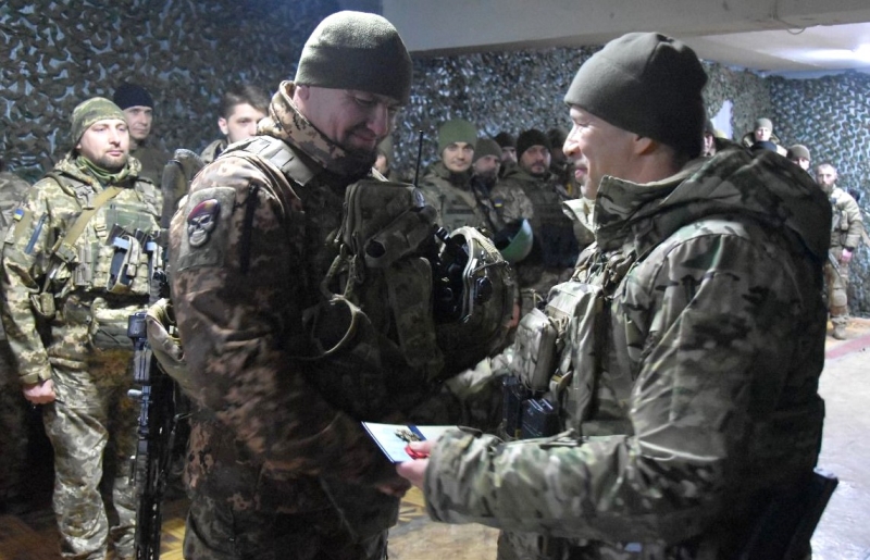 «Північнокорейці, коли їх можуть взяти в полон, підривають себе». Український військовий про становище на фронтах і моральний дух ЗСУ наприкінці третього року війни